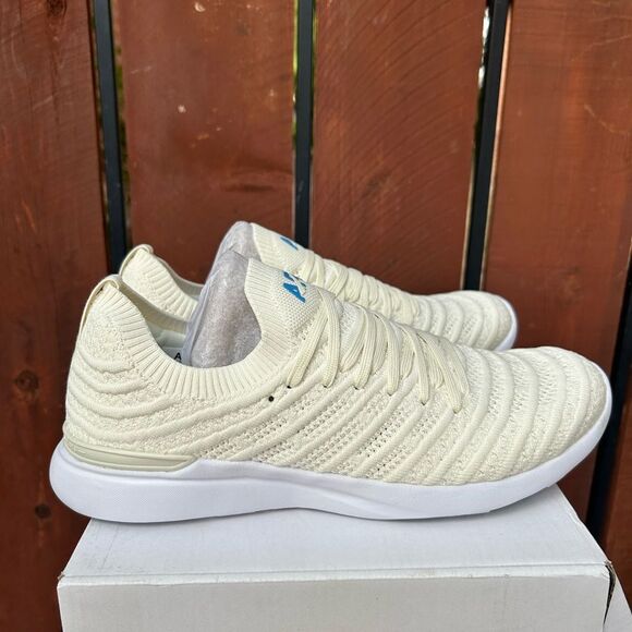 NIB APL Techloom Wave Womens Sneakers Creamy White Sizes 9.5 - Picture 2 of 6